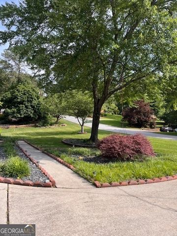 871 Cedar Trace SW, Lilburn, GA 30047