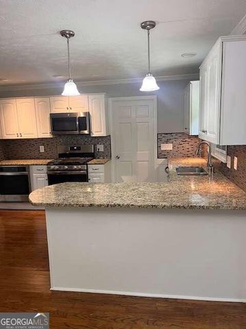 871 Cedar Trace SW, Lilburn, GA 30047