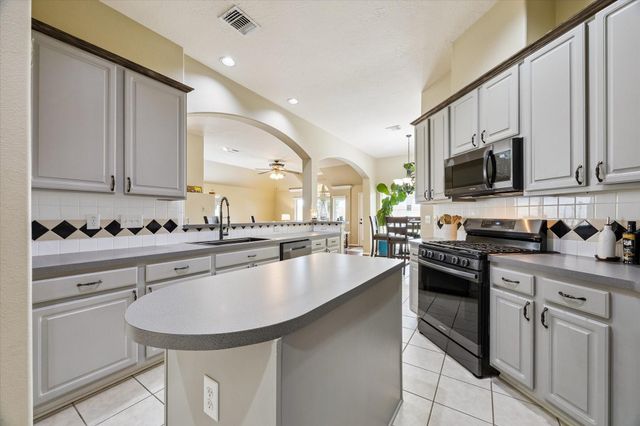 7415 Tranquil River Drive, Pasadena, TX 77505