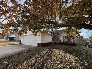 812 SW Tunbridge Drive, Bentonville, AR 72712