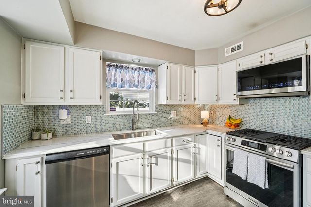 60 WILSON DR, Sicklerville, NJ 08081