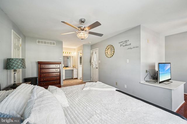 60 WILSON DR, Sicklerville, NJ 08081