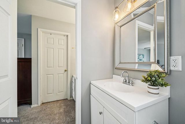 60 WILSON DR, Sicklerville, NJ 08081