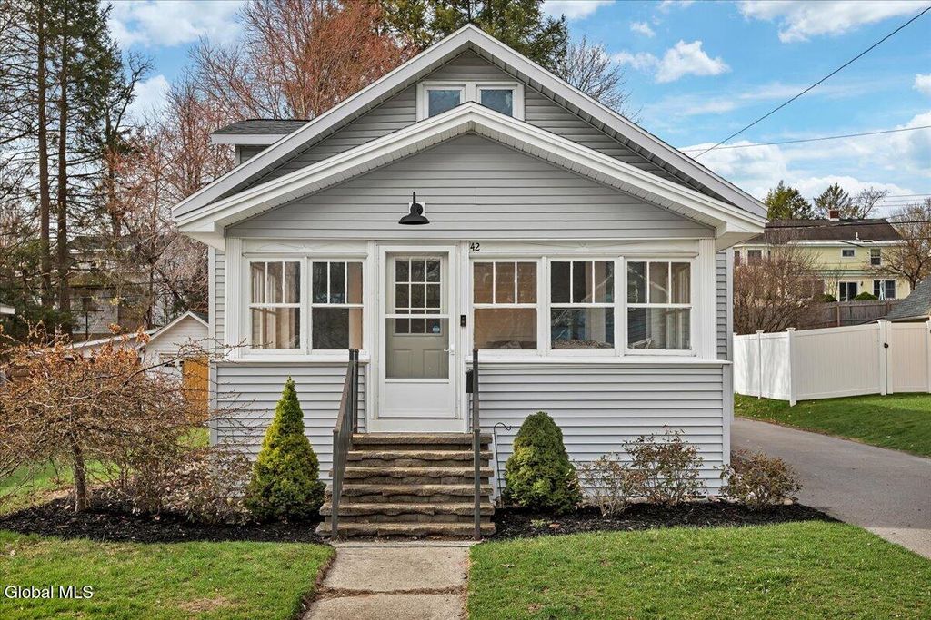 42 Irving Road, Scotia, NY 12302