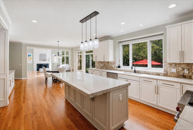 5539 Carrollton Court, Rochester, MI 48306