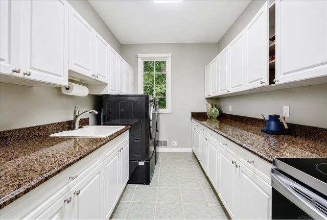 5539 Carrollton Court, Rochester, MI 48306