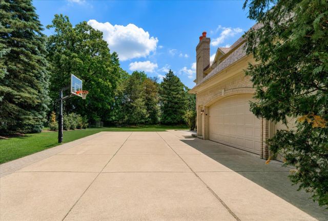 5539 Carrollton Court, Rochester, MI 48306