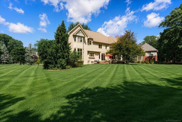 5539 Carrollton Court, Rochester, MI 48306