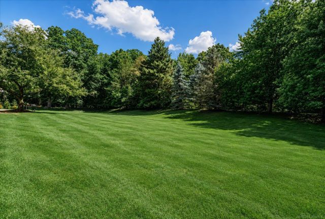 5539 Carrollton Court, Rochester, MI 48306