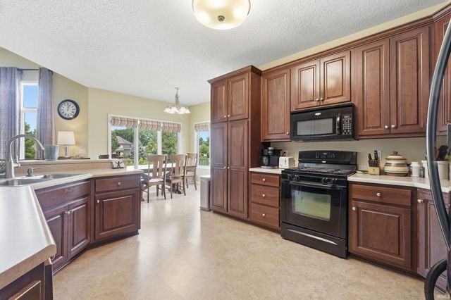 1209 Crooked Creek Parkway, Fort Wayne, IN 46845