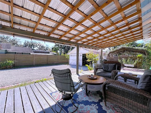 901 W BAKER STREET, Plant City, FL 33563