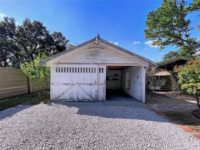 901 W BAKER STREET, Plant City, FL 33563