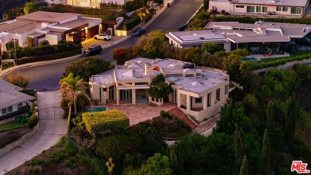 1058 Vista Grande Drive, Pacific Palisades (los Angeles), CA 90272