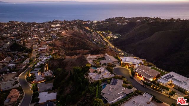 1058 Vista Grande Drive, Pacific Palisades (los Angeles), CA 90272