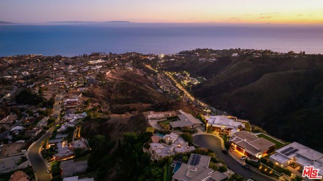1058 Vista Grande Drive, Pacific Palisades (los Angeles), CA 90272