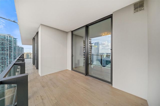 88 SW 7th St 3212, Miami, FL 33130