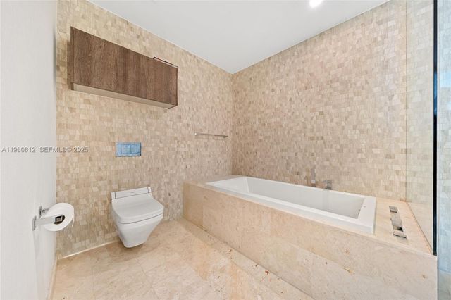 88 SW 7th St 3212, Miami, FL 33130