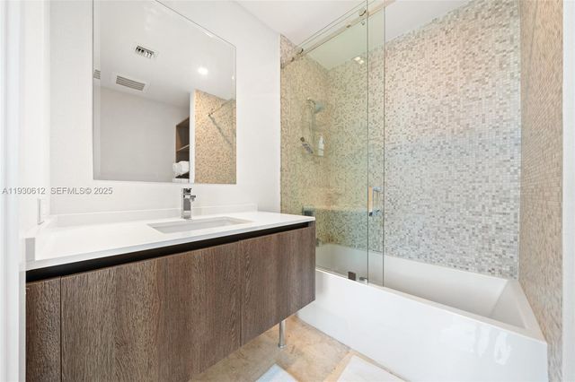 88 SW 7th St 3212, Miami, FL 33130