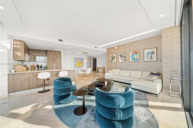 88 SW 7th St 3212, Miami, FL 33130