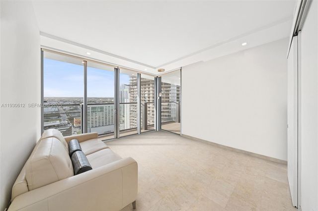 88 SW 7th St 3212, Miami, FL 33130