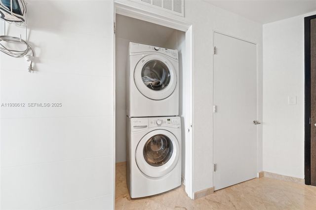 88 SW 7th St 3212, Miami, FL 33130