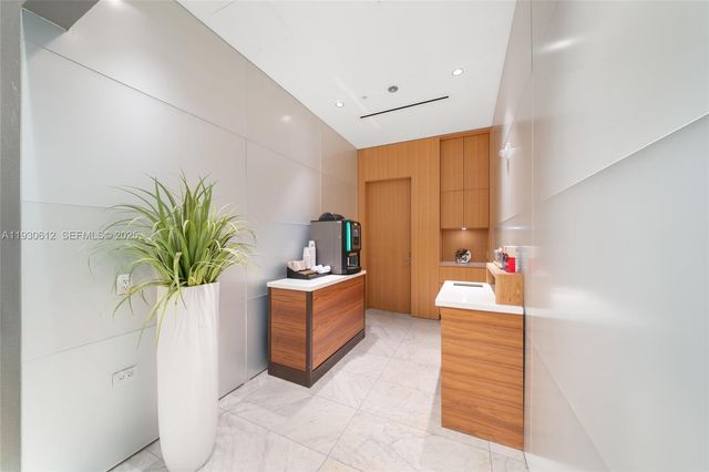 88 SW 7th St 3212, Miami, FL 33130