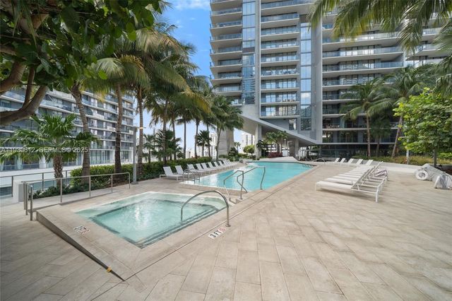 88 SW 7th St 3212, Miami, FL 33130