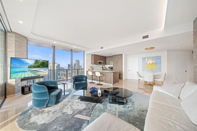 88 SW 7th St 3212, Miami, FL 33130