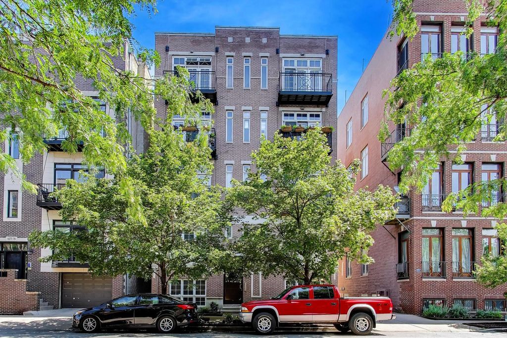 1875 N WINNEBAGO Avenue 4W, Chicago, IL 60647