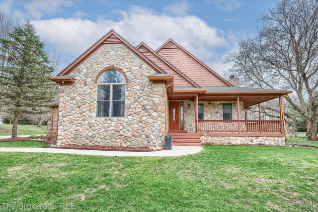 9055 N Island Drive, Flushing Charter Township, MI 48433