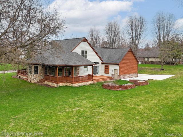 9055 N Island Drive, Flushing Charter Township, MI 48433