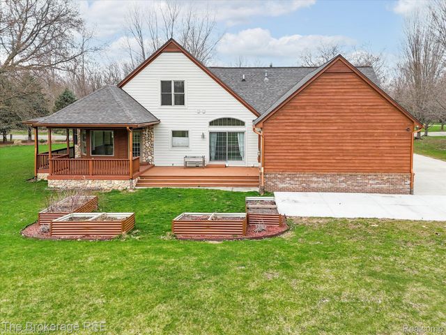 9055 N Island Drive, Flushing Charter Township, MI 48433