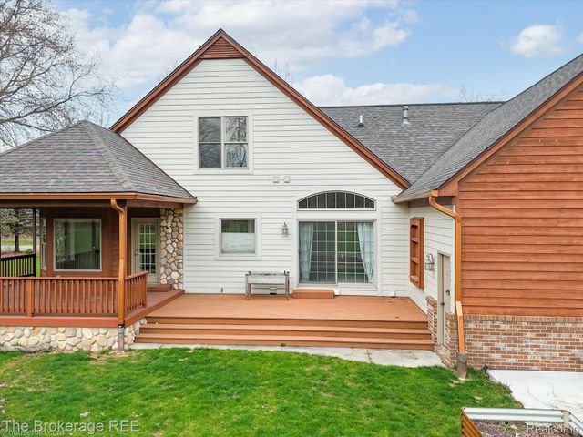 9055 N Island Drive, Flushing Charter Township, MI 48433