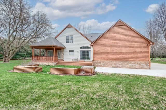 9055 N Island Drive, Flushing Charter Township, MI 48433