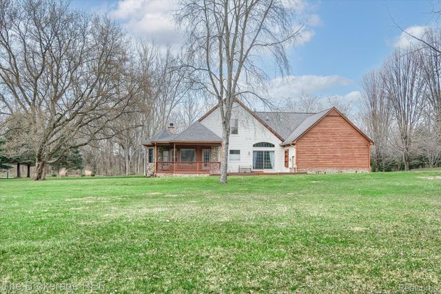 9055 N Island Drive, Flushing Charter Township, MI 48433