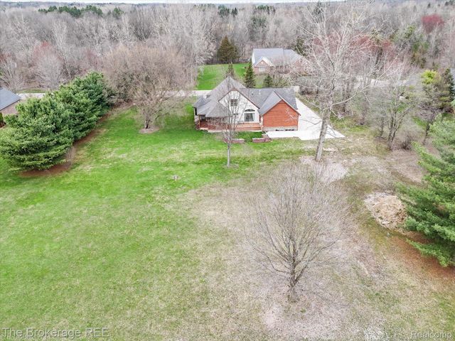 9055 N Island Drive, Flushing Charter Township, MI 48433