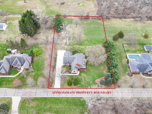 9055 N Island Drive, Flushing Charter Township, MI 48433