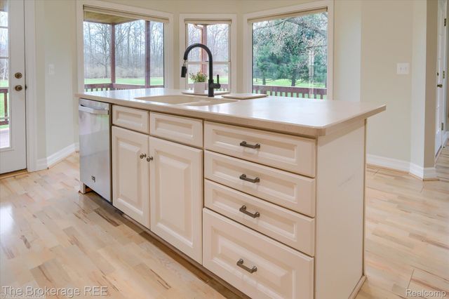 9055 N Island Drive, Flushing Charter Township, MI 48433
