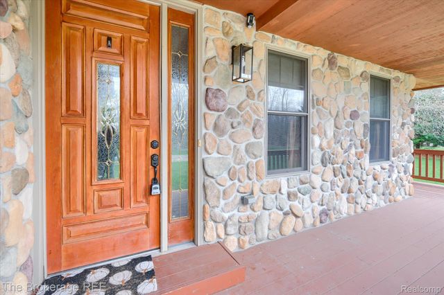 9055 N Island Drive, Flushing Charter Township, MI 48433