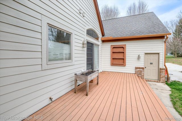 9055 N Island Drive, Flushing Charter Township, MI 48433
