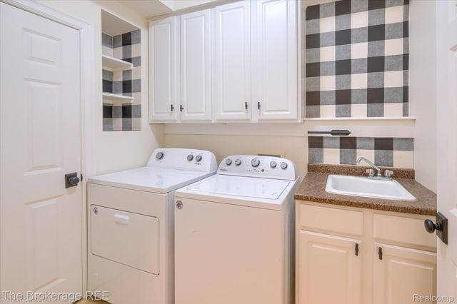 9055 N Island Drive, Flushing Charter Township, MI 48433