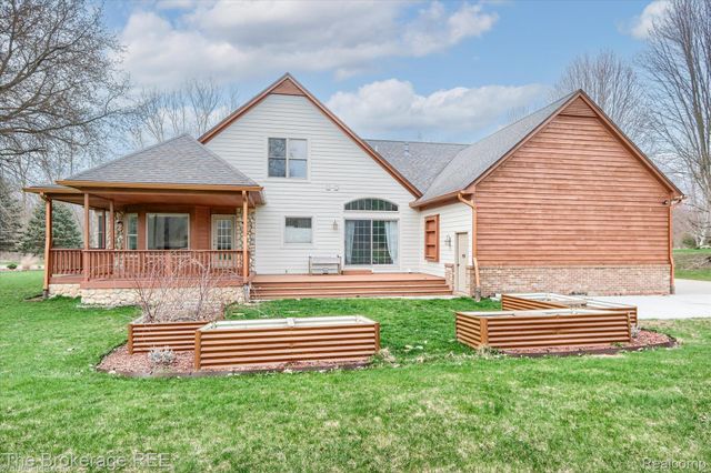 9055 N Island Drive, Flushing Charter Township, MI 48433