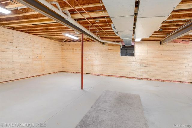 9055 N Island Drive, Flushing Charter Township, MI 48433