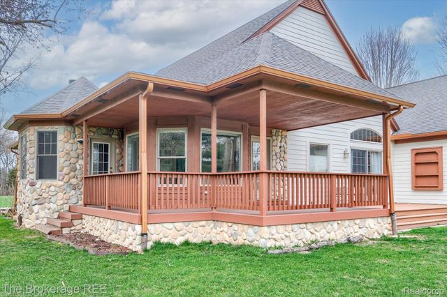 9055 N Island Drive, Flushing Charter Township, MI 48433
