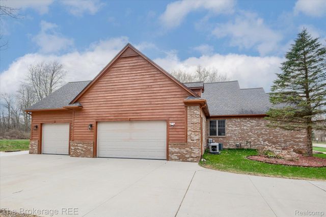 9055 N Island Drive, Flushing Charter Township, MI 48433