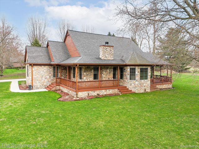 9055 N Island Drive, Flushing Charter Township, MI 48433