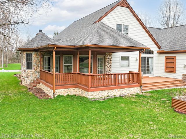 9055 N Island Drive, Flushing Charter Township, MI 48433