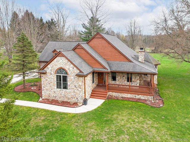 9055 N Island Drive, Flushing Charter Township, MI 48433