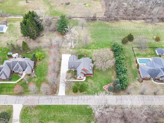9055 N Island Drive, Flushing Charter Township, MI 48433