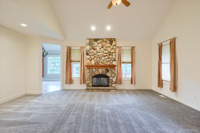 9055 N Island Drive, Flushing Charter Township, MI 48433